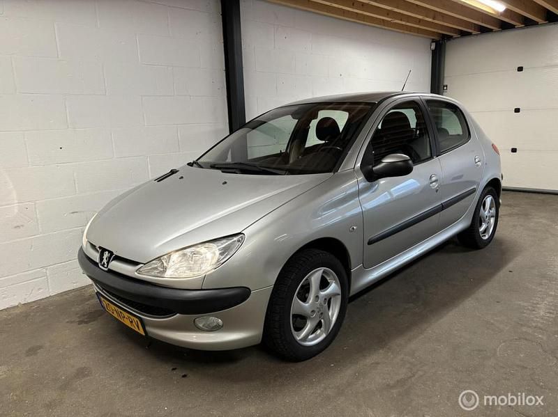 Hatchback Gebruikt 2004 Peugeot 206 Roland Garros Hatchback | € 1.450 (Eerlijke prijs) - Afbeelding 1/4
