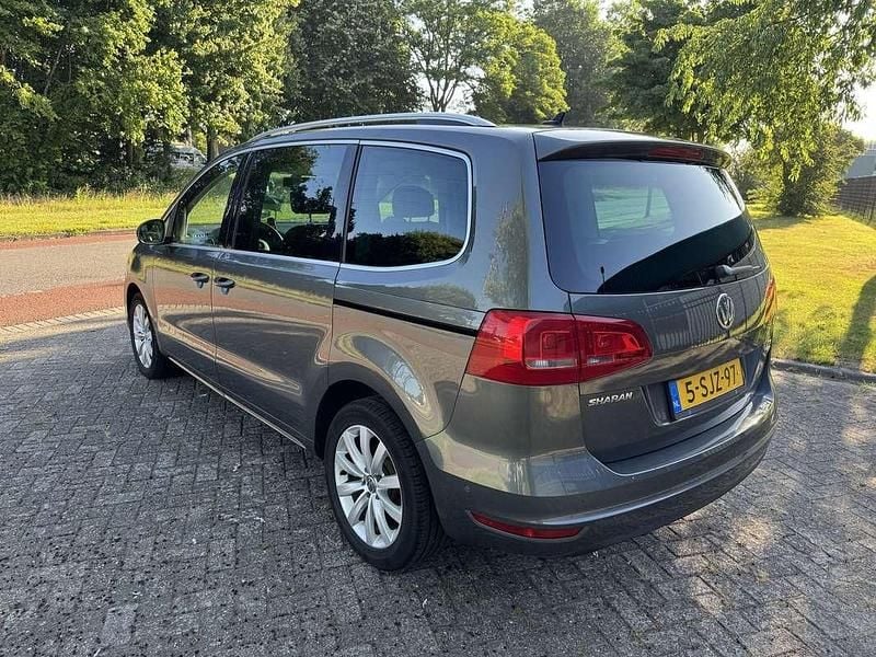 Grijs Gebruikt 2013 VW Sharan Highline MPV | € 13.450 (Eerlijke prijs) - Afbeelding 1/4