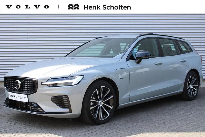 Grijs Gebruikt 2024 Volvo V60 Plus Stationwagen | € 44.645 (Eerlijke prijs) - Afbeelding 1/4