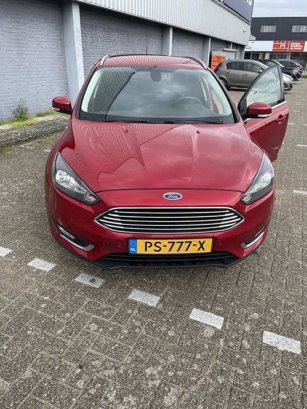 Rood Gebruikt 2017 Ford Focus Titanium Stationwagen | € 10.000 (Eerlijke prijs) - Afbeelding 1/4