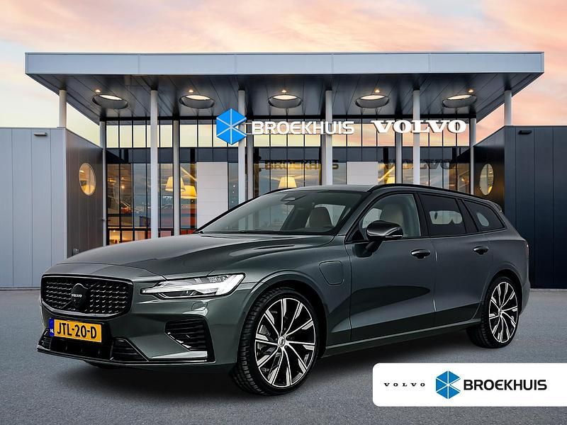 Groen Occasion 2026 Volvo V60 Performance Stationwagen | € 72.895 - Afbeelding 1/4