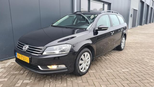 Zwart Gebruikt 2012 VW Passat Highline Stationwagen | € 4.500 (Super prijs) - Afbeelding 1/4
