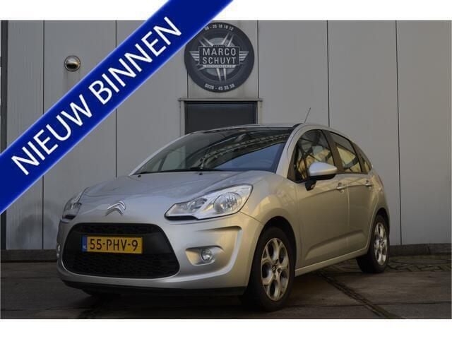 Grijs, metallic lak Gebruikt 2011 Citroën C3 Dynamique Hatchback | € 3.950 (Goede deal) - Afbeelding 1/4