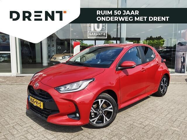 Rood Occasion 2024 Toyota Yaris Style Hatchback | € 25.250 (Eerlijke prijs) - Afbeelding 1/4