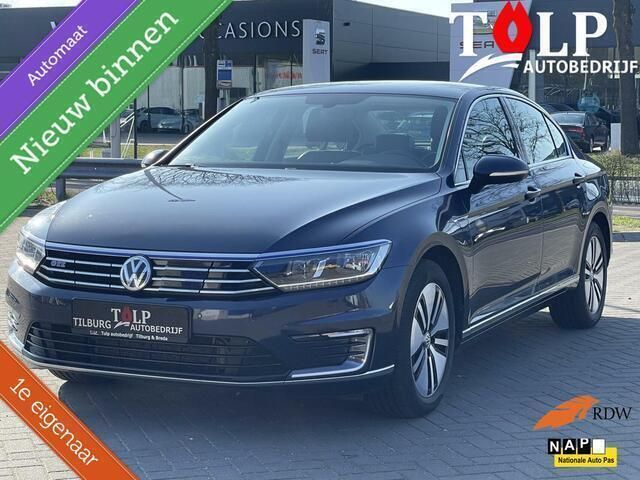 Blauw, metallic lak Gebruikt 2017 VW Passat GTE Sedan | € 16.990 (Super prijs) - Afbeelding 1/4