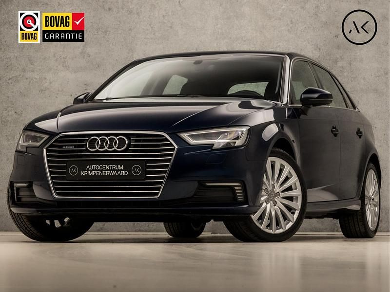 Blauw Gebruikt 2018 Audi A3 Sportback e-tron Sport Sedan | € 20.445 (Iets duurder) - Afbeelding 1/4