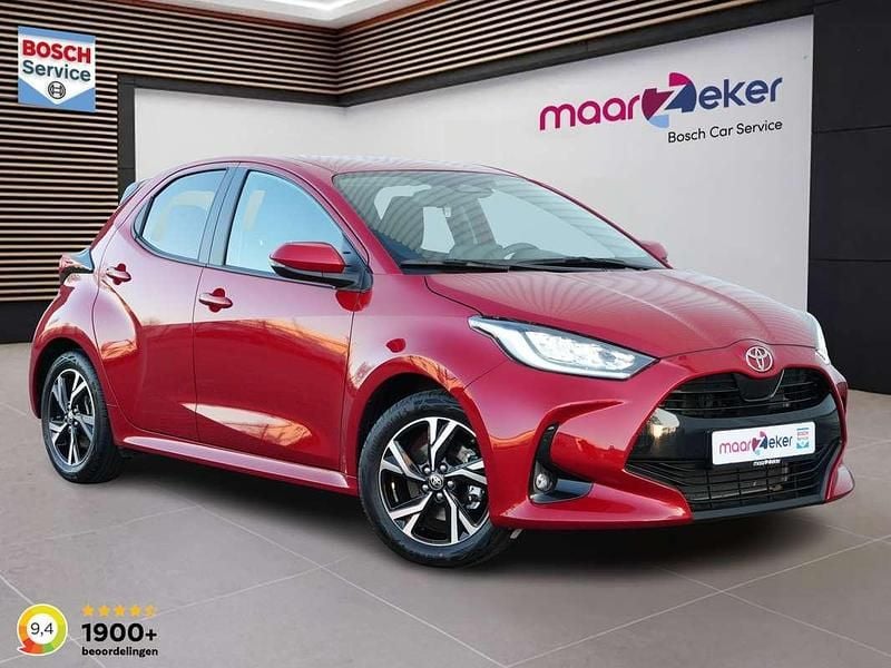 Rood Occasion 2024 Toyota Yaris Hybrid Business Edition Hatchback | € 23.450 (Eerlijke prijs) - Afbeelding 1/3