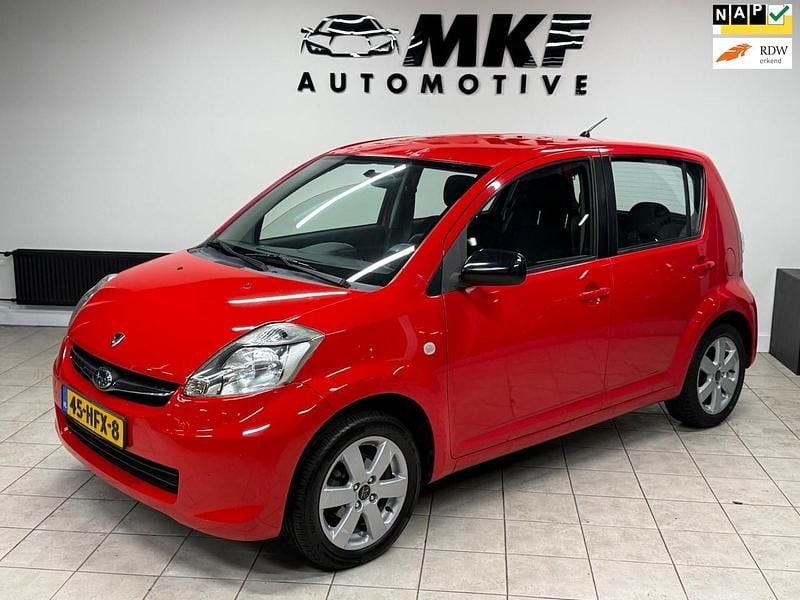 Rood Gebruikt 2009 Subaru Justy Comfort Hatchback | € 2.695 (Eerlijke prijs) - Afbeelding 1/4