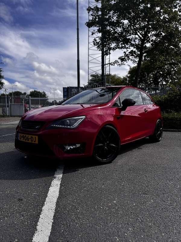 Rood Gebruikt 2013 Cupra Ibiza MPV | € 9.250 - Afbeelding 1/4
