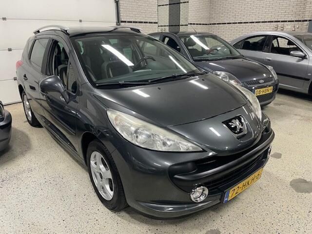 Grijs, metallic lak Gebruikt 2009 Peugeot 207 CC Cabriolet | € 2.750 (Eerlijke prijs) - Afbeelding 1/4