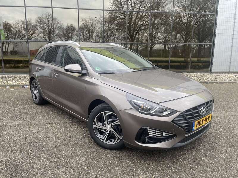 Bruin Gebruikt 2022 Hyundai i30 Stationwagen | € 17.990 (Super prijs) - Afbeelding 1/4