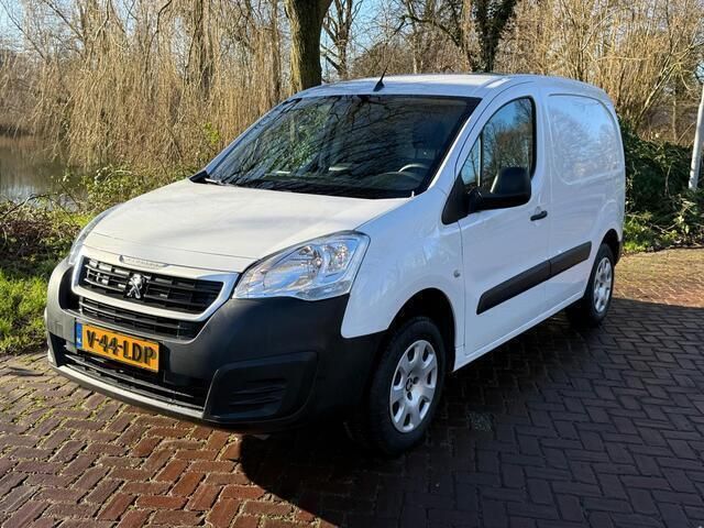 Wit Gebruikt 2020 Peugeot Partner MPV | € 12.950 - Afbeelding 1/4
