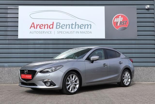 Grijs Gebruikt 2015 Mazda 3 Sedan | € 9.950 (Eerlijke prijs) - Afbeelding 1/4