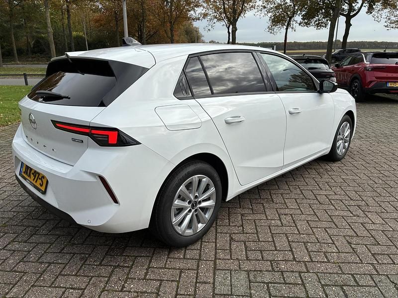 Nieuw Opel Astra Business Edition 145 PK (106 kW) 2025 Wit Hatchback