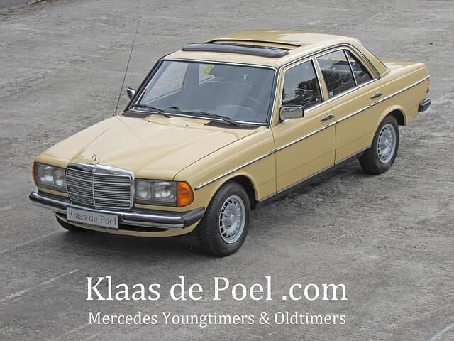 Geel Gebruikt 1982 Mercedes 200 Sedan | € 26.500 - Afbeelding 1/4