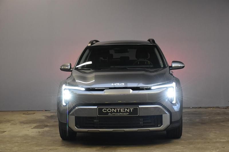 Nieuw Kia Stonic 116 PK (85 kW) 2026 Astro gray (rood metallic) SUV