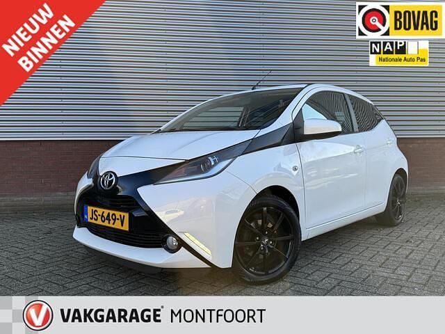 Wit Gebruikt 2016 Toyota Aygo X-wave Hatchback | € 7.950 (Eerlijke prijs) - Afbeelding 1/4