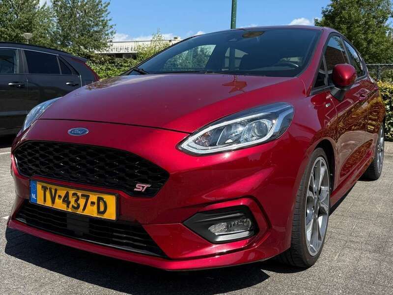 Rood Gebruikt 2018 Ford Fiesta Vignale Hatchback | € 14.995 (Eerlijke prijs) - Afbeelding 1/4