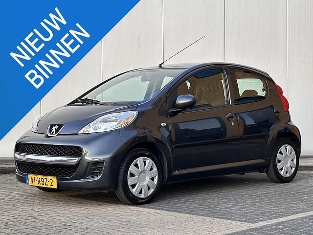 Grijs Gebruikt 2011 Peugeot 107 Hatchback | € 3.950 (Eerlijke prijs) - Afbeelding 1/4
