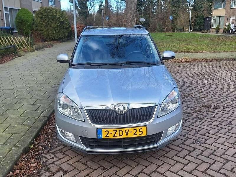 Zilver Occasion 2015 Skoda Fabia Drive Hatchback | € 7.600 (Eerlijke prijs) - Afbeelding 1/4