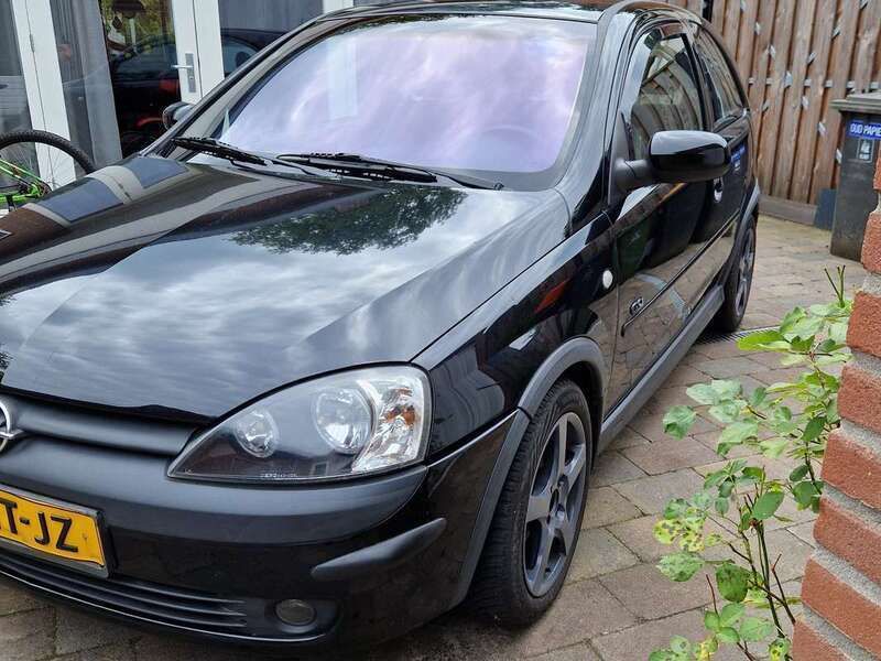 Zwart Gebruikt 2001 Opel Corsa Hatchback | € 1.350 (Eerlijke prijs) - Afbeelding 1/4