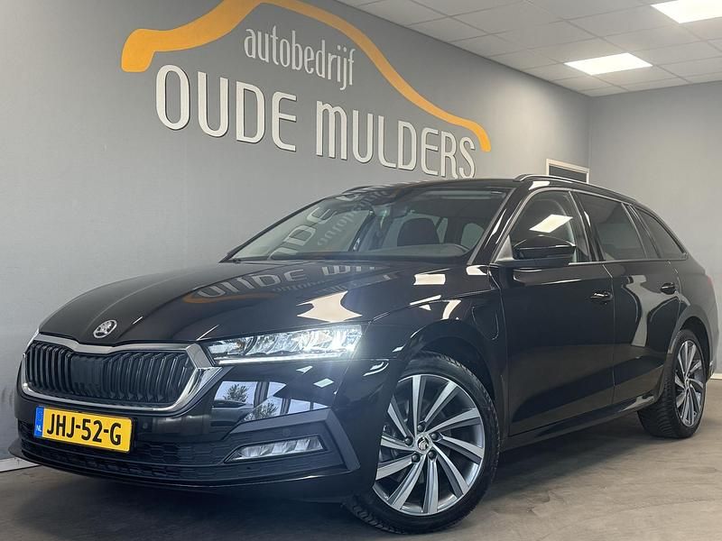 Zwart Gebruikt 2022 Skoda Octavia Business Line Stationwagen | € 27.950 (Iets duurder) - Afbeelding 1/4