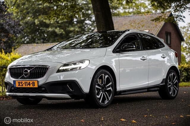 Wit Gebruikt 2019 Volvo V40 CC Stationwagen | € 19.995 (Goede deal) - Afbeelding 1/4