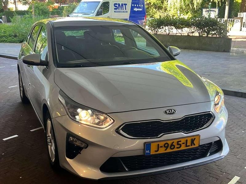 Zilver Gebruikt 2020 Kia Ceed Hatchback | € 12.000 (Goede deal) - Afbeelding 1/4