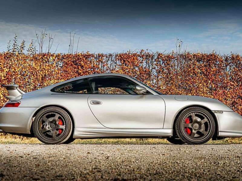 Zilver, metallic lak Gebruikt 2002 Porsche 911 Coupé | € 97.500 - Afbeelding 1/4