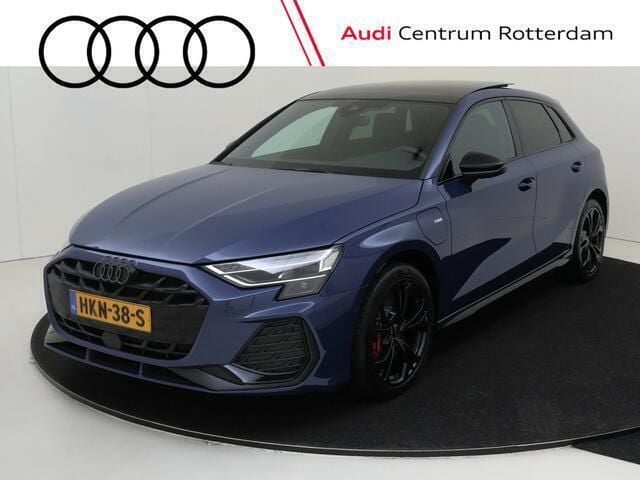 Blauw Gebruikt 2025 Audi A3 Sportback Competition Hatchback | € 48.950 (Super prijs) - Afbeelding 1/4