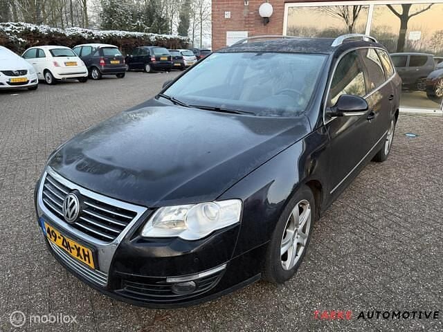 Zwart Occasion 2008 VW Passat Highline Stationwagen | € 1.950 (Goede deal) - Afbeelding 1/4
