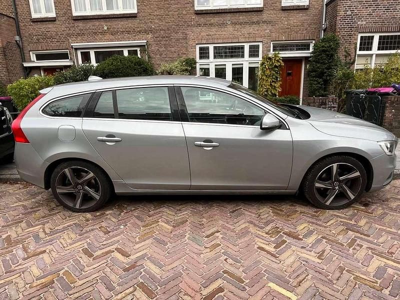 Occasion Volvo V60 R-Design 150 PK (110 kW) 2015 Zilver Stationwagen