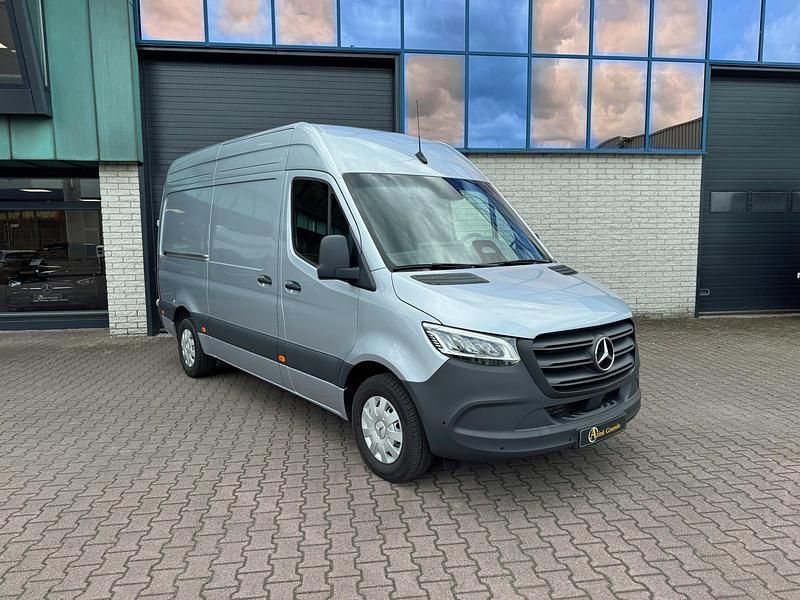 Zilver Occasion 2024 Mercedes Sprinter Van | € 54.950 (Goede deal) - Afbeelding 1/4