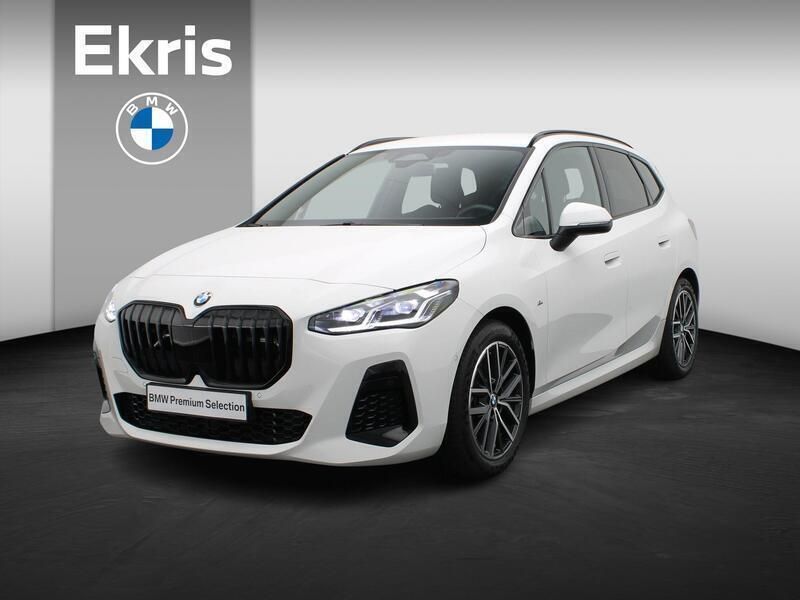 Wit Gebruikt 2022 BMW 218 Comfort Edition Stationwagen | € 32.950 (Duur) - Afbeelding 1/4