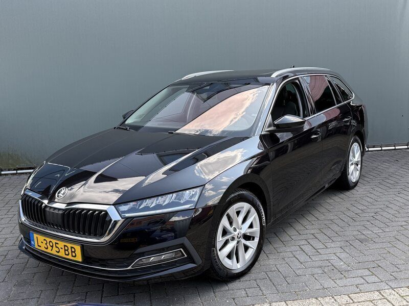 Zwart Gebruikt 2021 Skoda Octavia Business Line Stationwagen | € 21.344 (Iets duurder) - Afbeelding 1/3