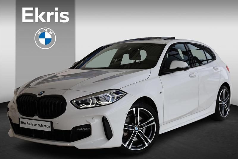 Wit Gebruikt 2024 BMW 118 M Sport Hatchback | € 35.900 (Eerlijke prijs) - Afbeelding 1/4