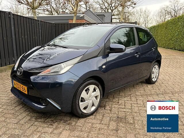 Blauw Occasion 2014 Toyota Aygo X-play Hatchback | € 3.490 (Iets duurder) - Afbeelding 1/4