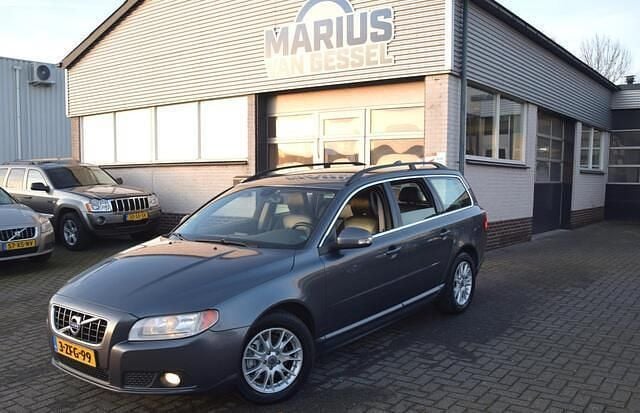 Grijs Occasion 2010 Volvo V70 Summum Stationwagen | € 4.500 (Eerlijke prijs) - Afbeelding 1/4
