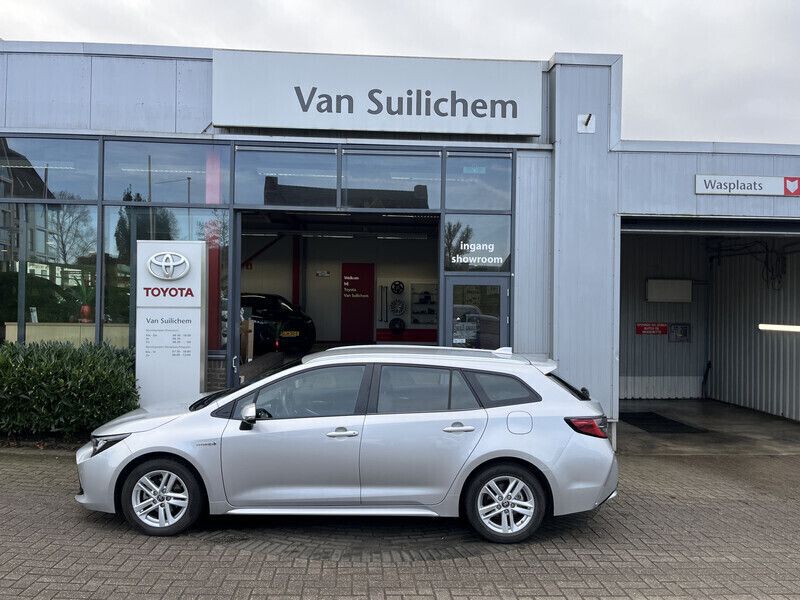 Grijs Gebruikt 2021 Toyota Corolla Active Stationwagen | € 24.995 (Eerlijke prijs) - Afbeelding 1/4