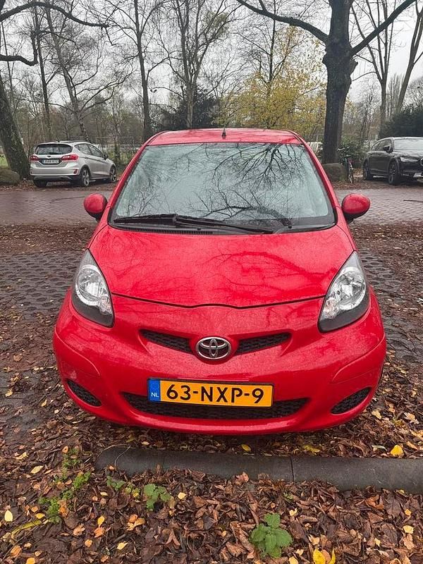 Occasion 2011 Toyota Aygo Hatchback | € 2.700 (Goede deal) - Afbeelding 1/4