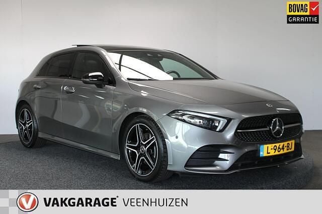 Grijs Gebruikt 2021 Mercedes A180 Business Hatchback | € 24.450 (Eerlijke prijs) - Afbeelding 1/4