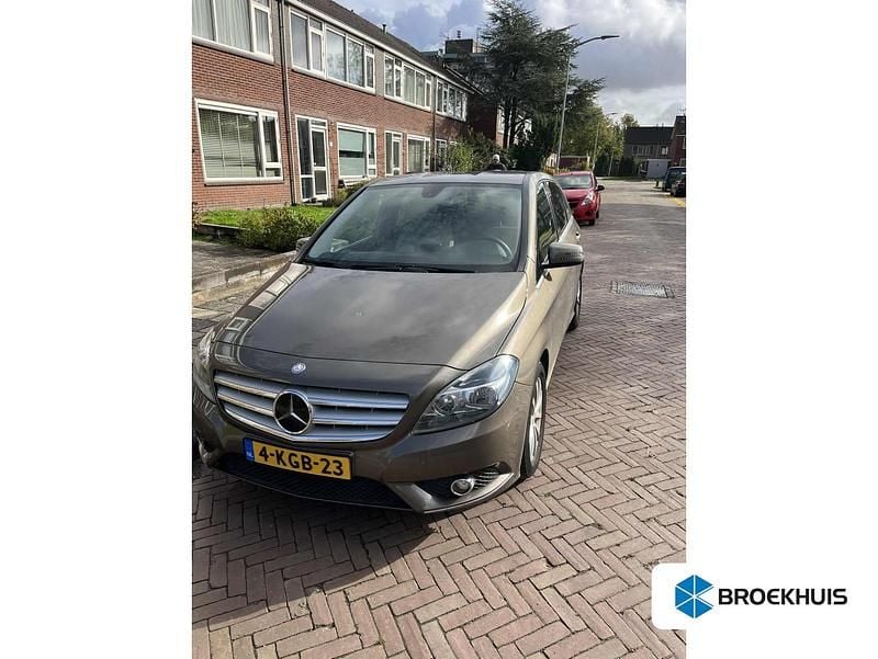 Grijs Gebruikt 2013 Mercedes B200 MPV | € 13.895 (Eerlijke prijs) - Afbeelding 1/4