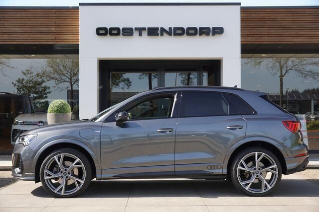 Grijs, metallic lak Gebruikt 2023 Audi Q3 S-Line SUV | € 48.900 (Duur) - Afbeelding 1/4