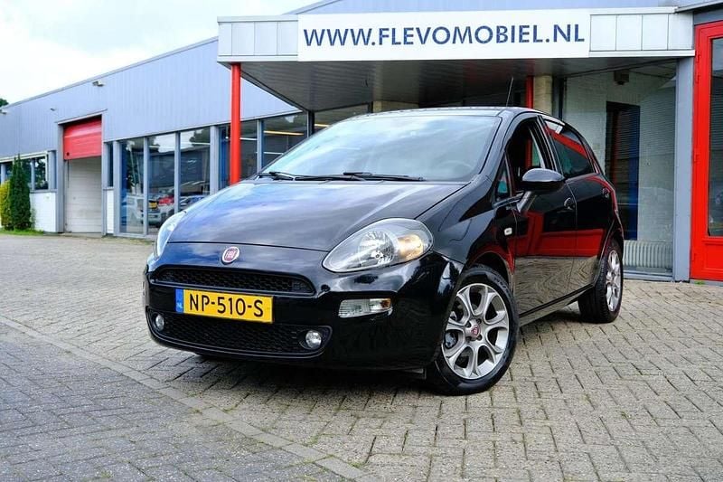 Zwart Gebruikt 2017 Fiat Punto Evo Lounge Hatchback | € 8.450 (Eerlijke prijs) - Afbeelding 1/4