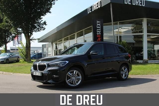 Zwart Gebruikt 2021 BMW X1 Executive SUV | € 28.995 (Eerlijke prijs) - Afbeelding 1/4