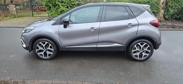 Grijs (metallic) Occasion 2018 Renault Captur Bose Edition SUV | € 13.450 (Eerlijke prijs) - Afbeelding 1/4