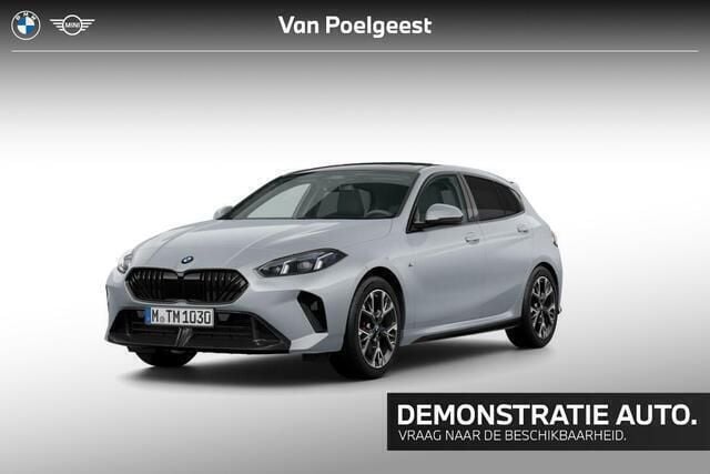 M brooklyn grau Gebruikt 2025 BMW 120 M Sport Hatchback | € 50.883 (Eerlijke prijs) - Afbeelding 1/4