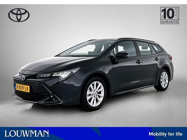 Zwart Gebruikt 2024 Toyota Corolla Active Stationwagen | € 28.945 (Iets duurder) - Afbeelding 1/4