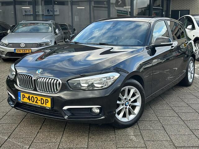 Zwart Gebruikt 2016 BMW 118 Sport Line Hatchback | € 6.950 (Super prijs) - Afbeelding 1/4