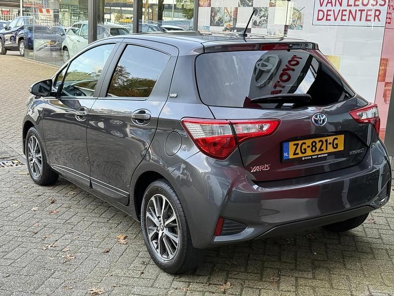 Occasion Toyota Yaris Hybrid 101 PK (74 kW) 2019 Grijs Hatchback